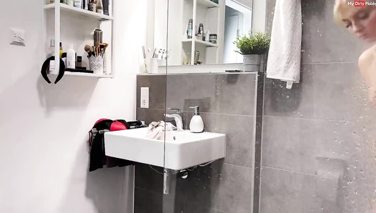 Lia Engel - OMG - Ich wurde beim duschen heimlich gefilmt