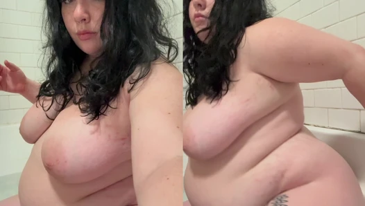 Tiana - gettin rlllly hard to navigate around my bathtub tbh