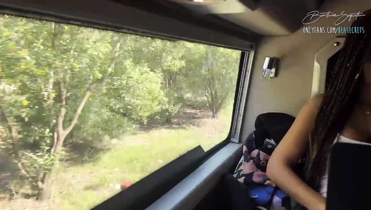 Beatrice Segreti - is too and seduces a man in the bus! Risky amateur [67698bf1844ee]