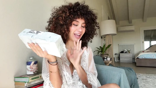 Beatrice Segreti - Mi Masturbating With My New VVD RiderGo Finger vibrator, Ive never e [69b7e5c8e0ac2]