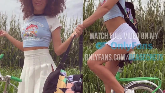 Beatrice Segreti - A bike ride in front of everyone, I masturbate and then I pee I [69a9af04bd357]