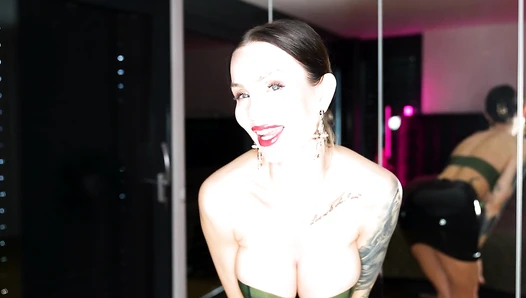 Amy Starr - Premium Video von AmyStarr JOI Challenge im heißen LATEX Outfit Cw29Y7A8