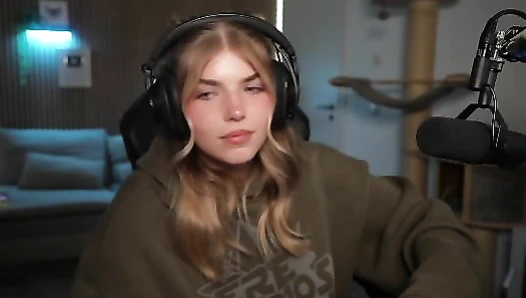 xFibii - clip fibii 2024 11 08 00h05m35s cropped 4p1zmn08