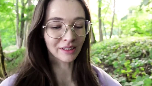 Emmi Hill - – Jogger caught me at the lake – I came anyway