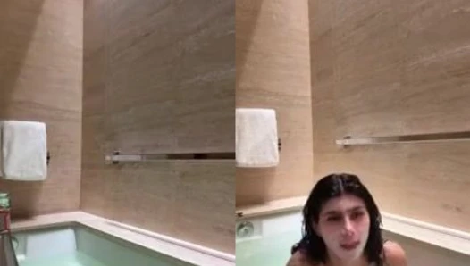 miakhalifa - Mia Khalifa Bathtub