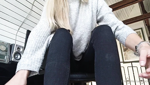 Emmysfeetandsocks - (2020 12 18) Emmy (3)