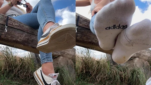 Emmysfeetandsocks - U get the best spot, underneath the bench