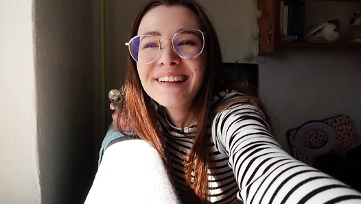Emmi Hill - Heiße Dildo Show für meine Nachbarn!