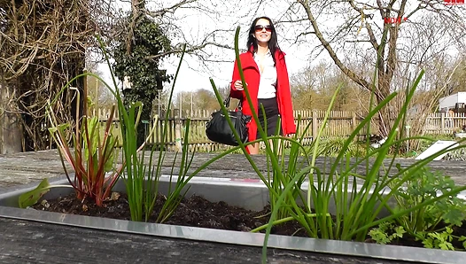 Bianka Helen - Squirt im Park mit Sweet Anna