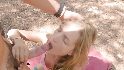Amelie-Lei - Date Blowjob Das hält er nicht lange aus Outdoor