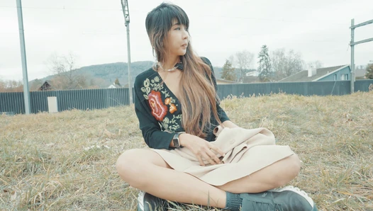 Aloha Kiara - Daring Kiara_Risky-Outdoor-Masturbation-in-Front-Of-Train