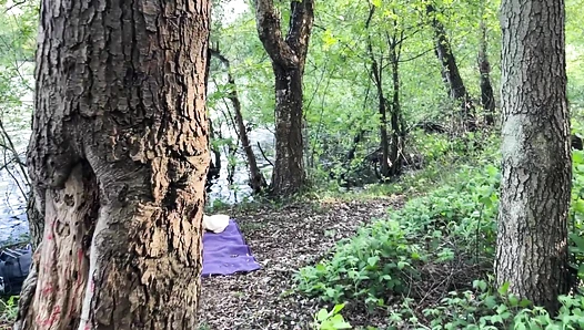 Sweetgini - Muschi vom Fremden vollgespritzt Erwischt beim SOLO im Wald