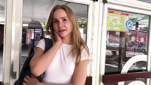 Sweetgini - Damit hat mein Professor nicht gerechnet! Leistungsnachweis im Treppenhaus!