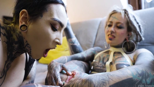 Anuskatz - z & Nux Vomica-Girl Anal Strap-On