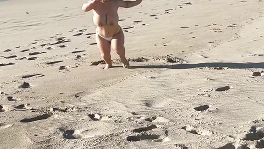 Oopsssy - Running for flash Friday #boobs #flashfriday #runningboobs #topless 2024 12 20 144719 Oopss