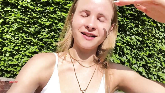 Sweetgini - Penetranter geht es nicht Auf Parkbank abgegriffen mit SweetGini [54048]