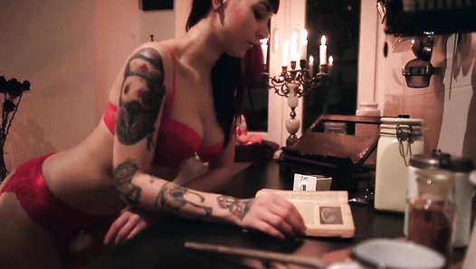 Leah Obscure - Leah Christmas 01 web