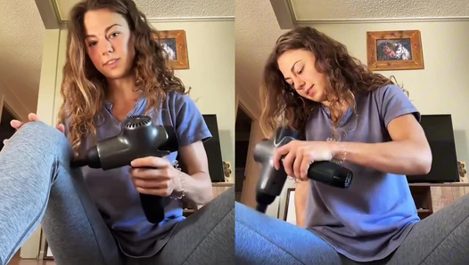 Laurel Moyer - TikToker accidentally made pussy wet and cums with massage gun on Li [663bb5e1cf050]