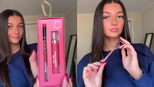 Gianna Thimons - 20251113 obsesseddd with this lip combo, the beige and pink together really co [75723222