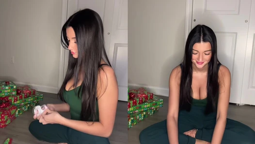 Gianna Thimons - 20251225 gift wrapping ðâ¤ï¸ #christmas #giannaloren #fyp [7587679989030456