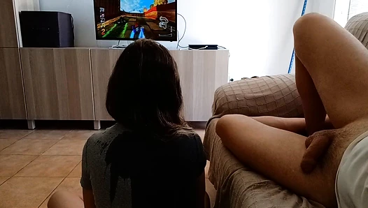 BlondieBlow - I secretly urinate on my girlfriend while she plays the console (Fir [64d7609755764]