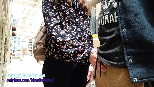 BlondieBlow - very risky handjob and blowjob in the middle of the supermarket [6a18170b67d17]
