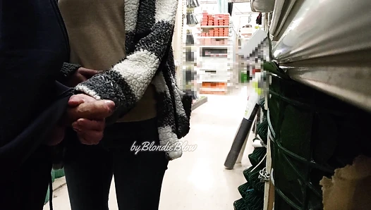 BlondieBlow - My riskiest handjob in public [67cb768f1d386]