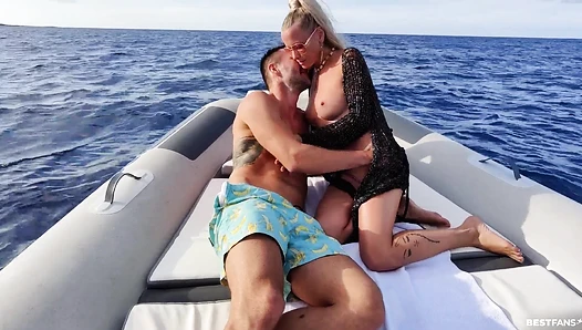 Mia Julia - OnlyFans Mia Julia Best Fans Ficken auf dem Meer