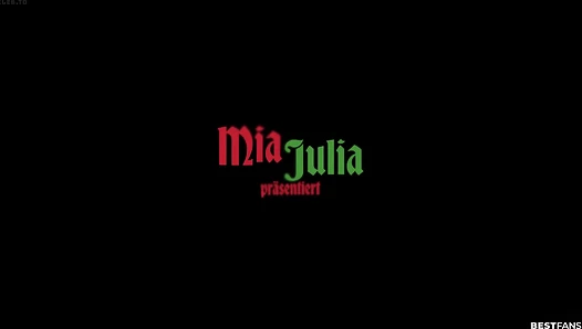 Mia Julia - Jingle Balls 4 V1