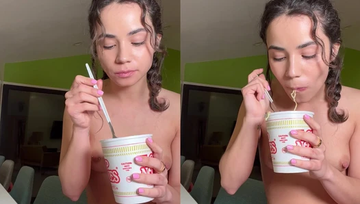 jamelizsmth - 2022.08.18.If you had to choose, nudes or noods