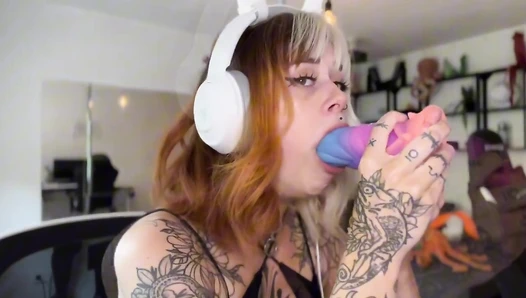 SLOPPY & SLUBBERY MOUTH ⁄ THROATFUCK WITH ALIEN AND DILDO sallydinosaur hls 720p