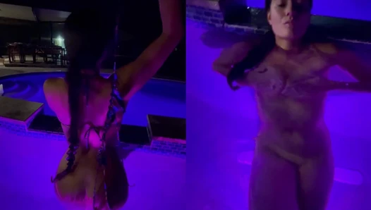 Julia Filippo - jacuzzi sex(1)