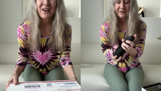 Leilani - Unboxing a New Dildo from Peep Show Toys [65c120253295c]