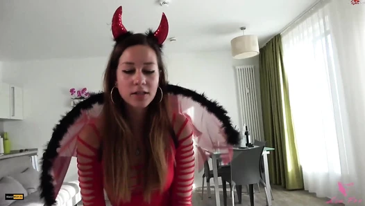 [06.28.20] Lia Fox   ENGEL vs TEUFEL   Wer bekommt das Sperma mit Lia Fox