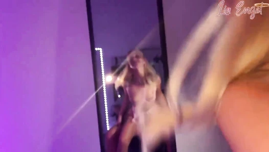 Lia Engel - Techniker fickt mich hart im Buero