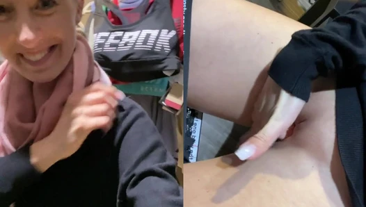 Leonie Pur - HEIMLICH IN KAUFHAUS UMKLEIDEKABINE DIE MUSCHI ZUM ORGASMUS GEFINGERT