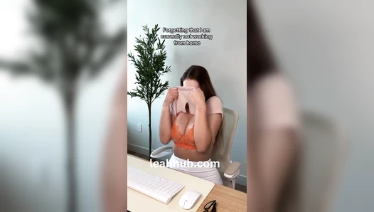 Leahfitxx - Office blonde showing naked boob, forgot shes at the office [668750944007c]