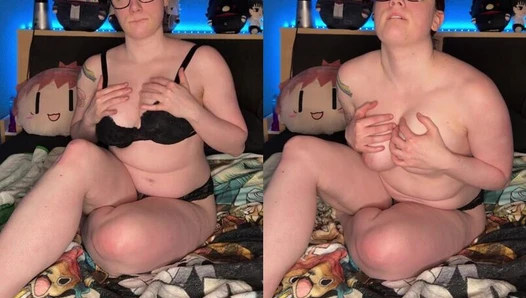 Lucy - ich bin komplett nackt weil ich mir vorstelle wie geil dein schwanz gerade zwischen meinen titt