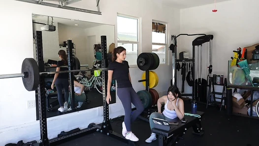 Lea Martinez - Jabba the Pump and Jar Jar lifts take you to the gym (1)