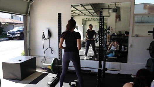 Lea Martinez - Jabba the Pump and Jar Jar lifts take you to the gym (4)